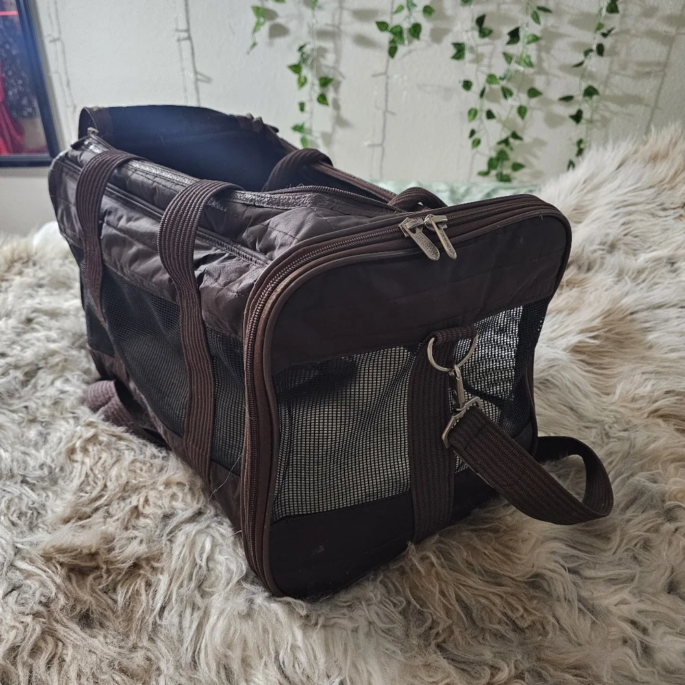 Sherpa Original Deluxe Travel Bag Pet Carrier- Medium